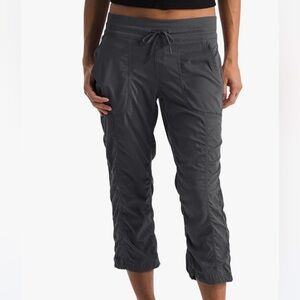 The North Face Athletic Capri Pants in Aphrodite  Size-Medium